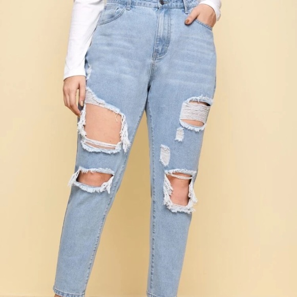✨ NWT Plus Ripped Mom Jeans - Picture 2 of 4